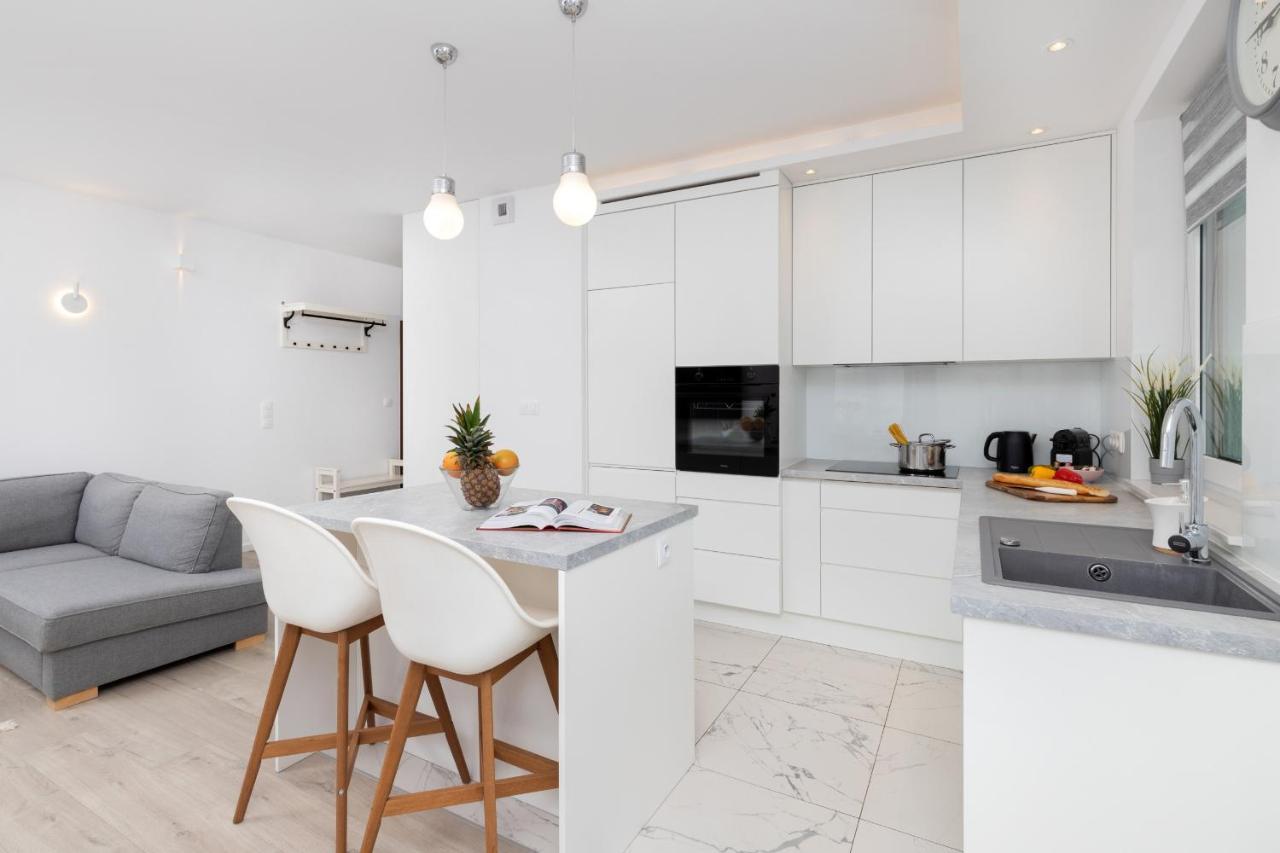 Garnizon For 6 Guests With Parking & Balcony By Renters Apartment
