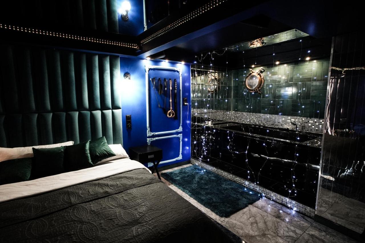 Grey Aqua Secret Apartment *