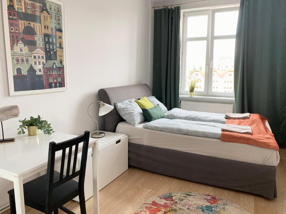 Hello Amazing River View 4 Bedrooms & Balcony Apartment Gdansk