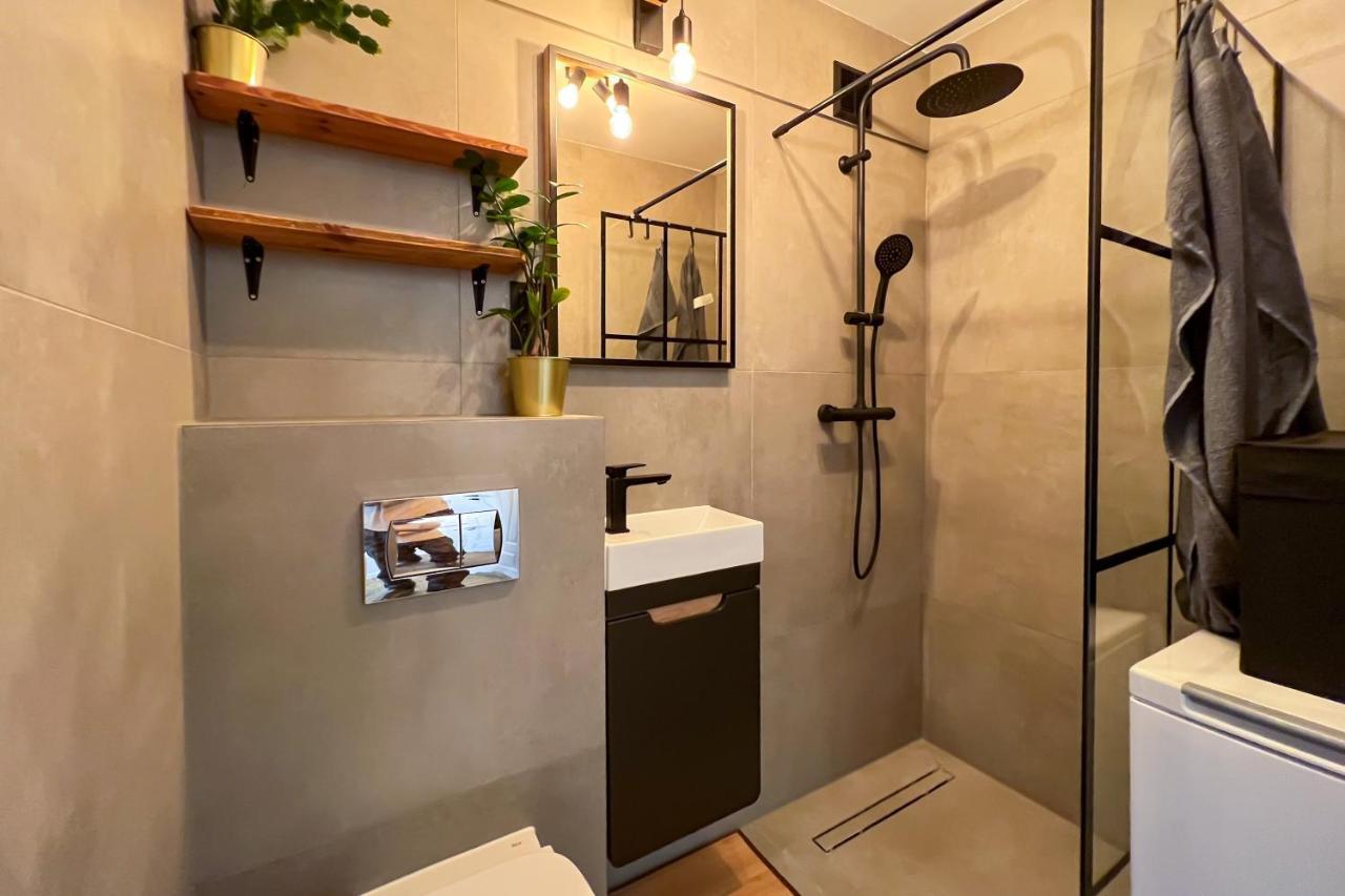 Fresh Industrial With Public Transport Apartment *
