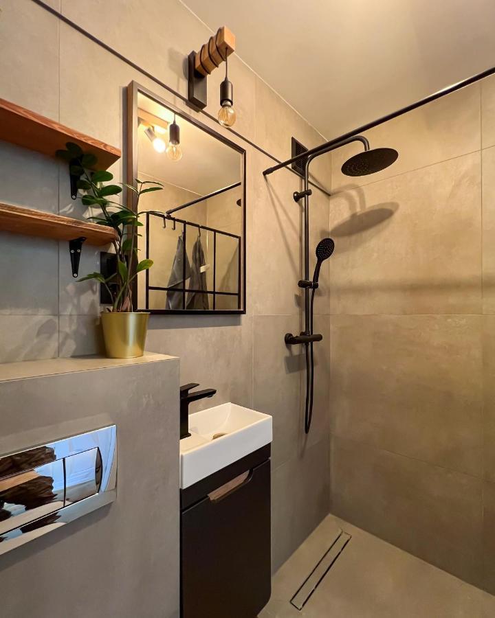 Fresh Industrial With Public Transport Apartment