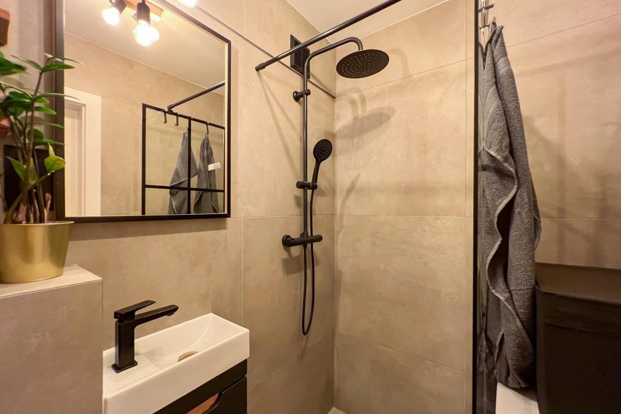 Fresh Industrial With Public Transport Apartment *