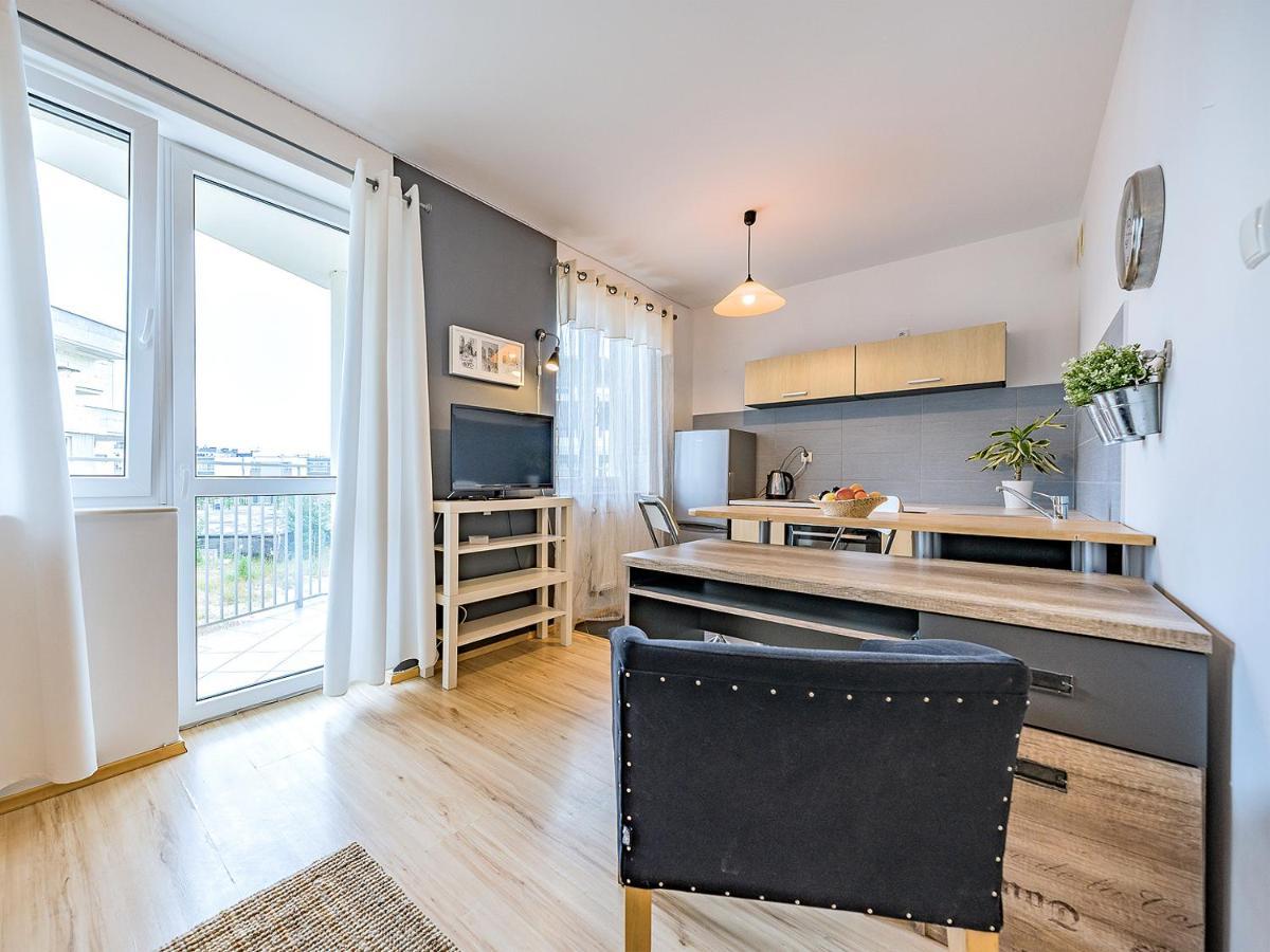 Z Balkonem I Bezplatnym Parkingiem Apartment