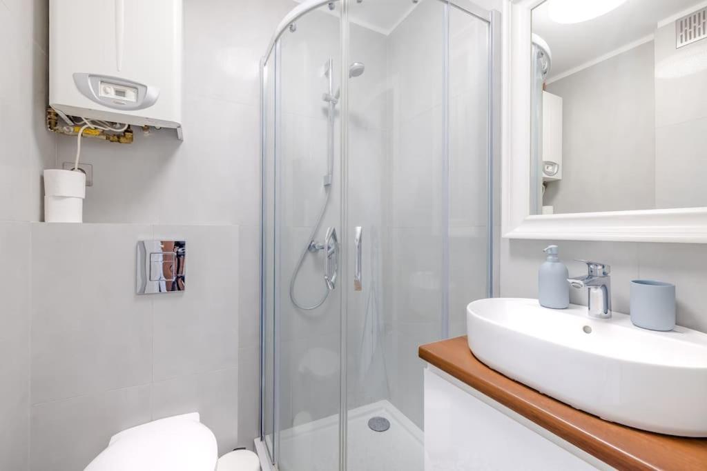 Apartment Bliss: Downtown Gdansk