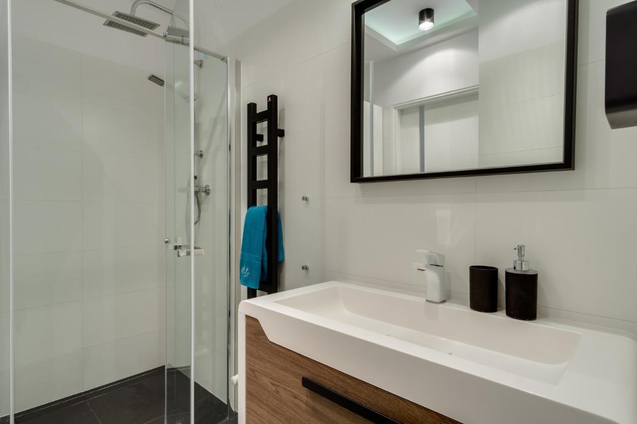 Mikki Albatross Towers Apartment