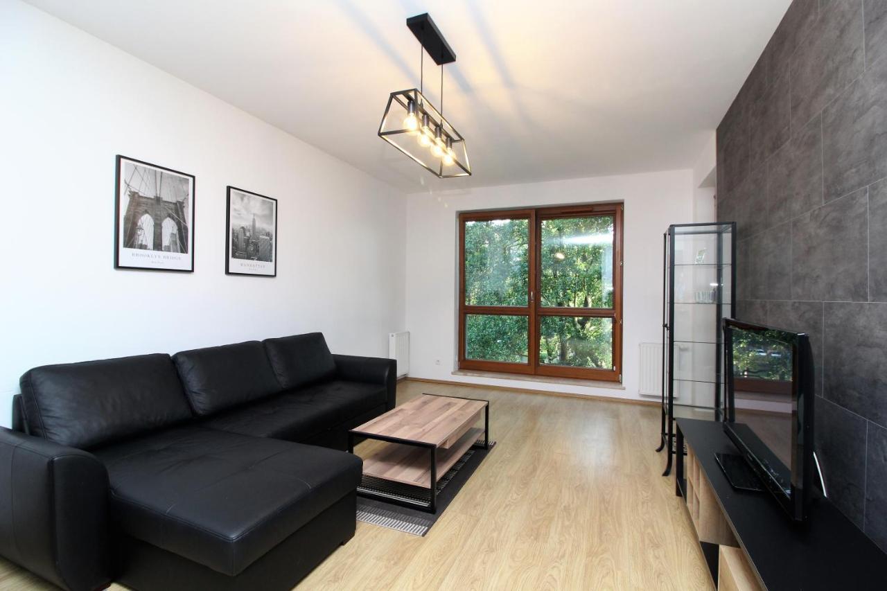 Nadmorski Dwor 14 *