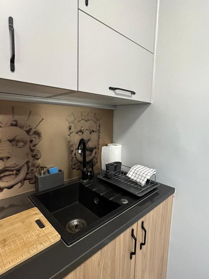 Old No 8 Apartment *