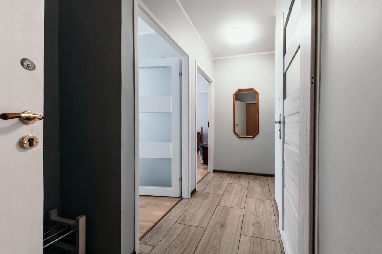 Apartment Spacious 3 Bedroom Apartament Near Olivia Business Center