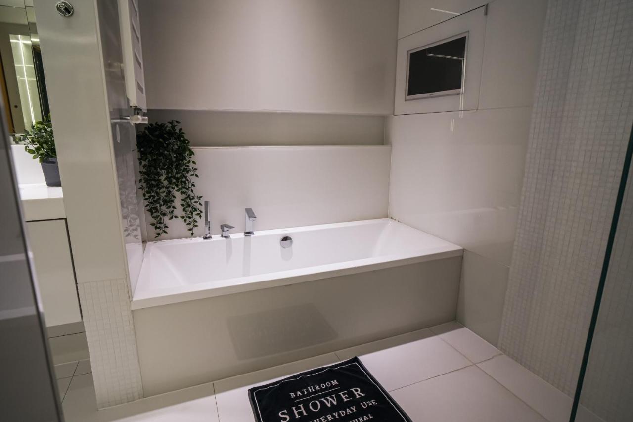 Apartment White *