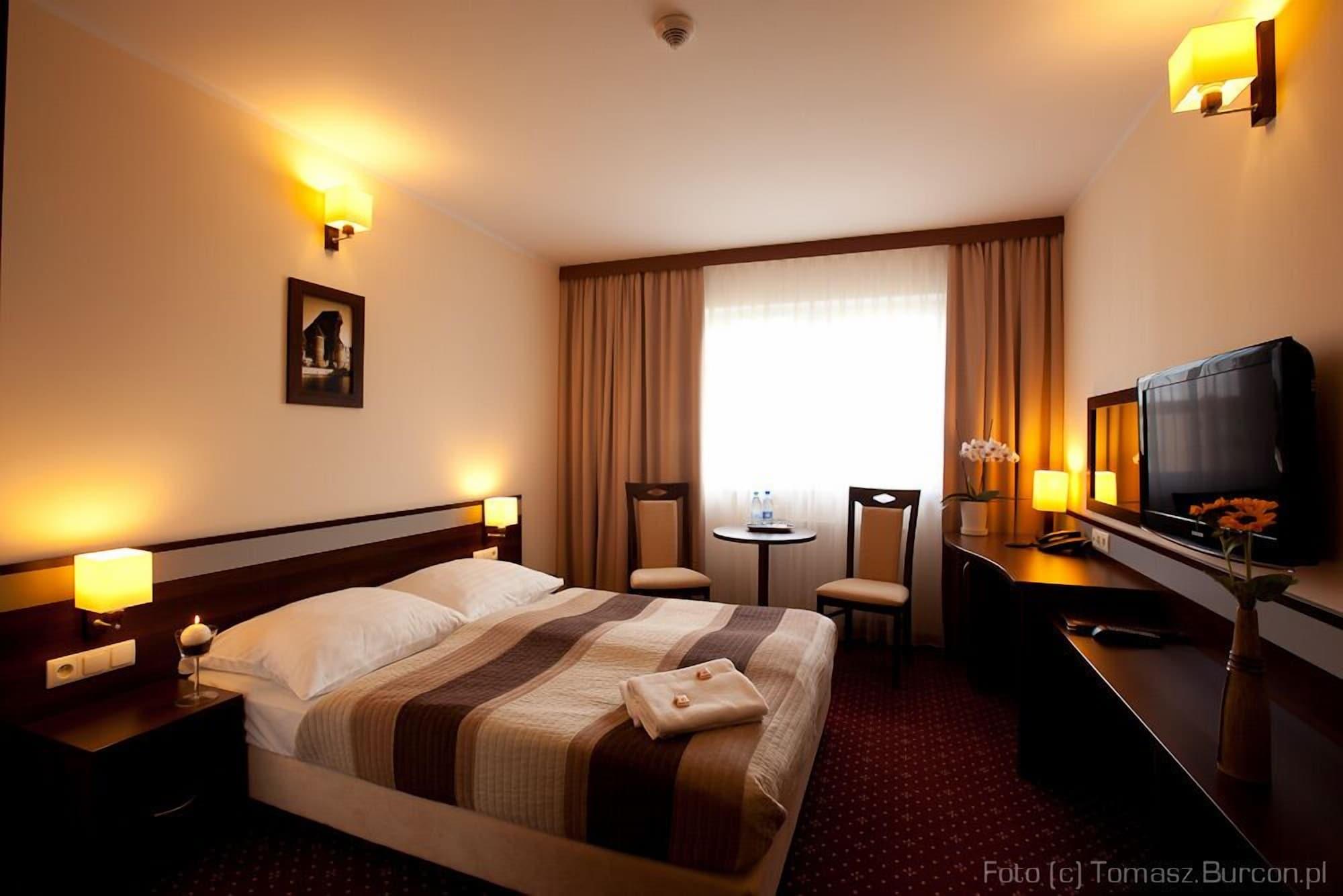 Amber Hotel 3*