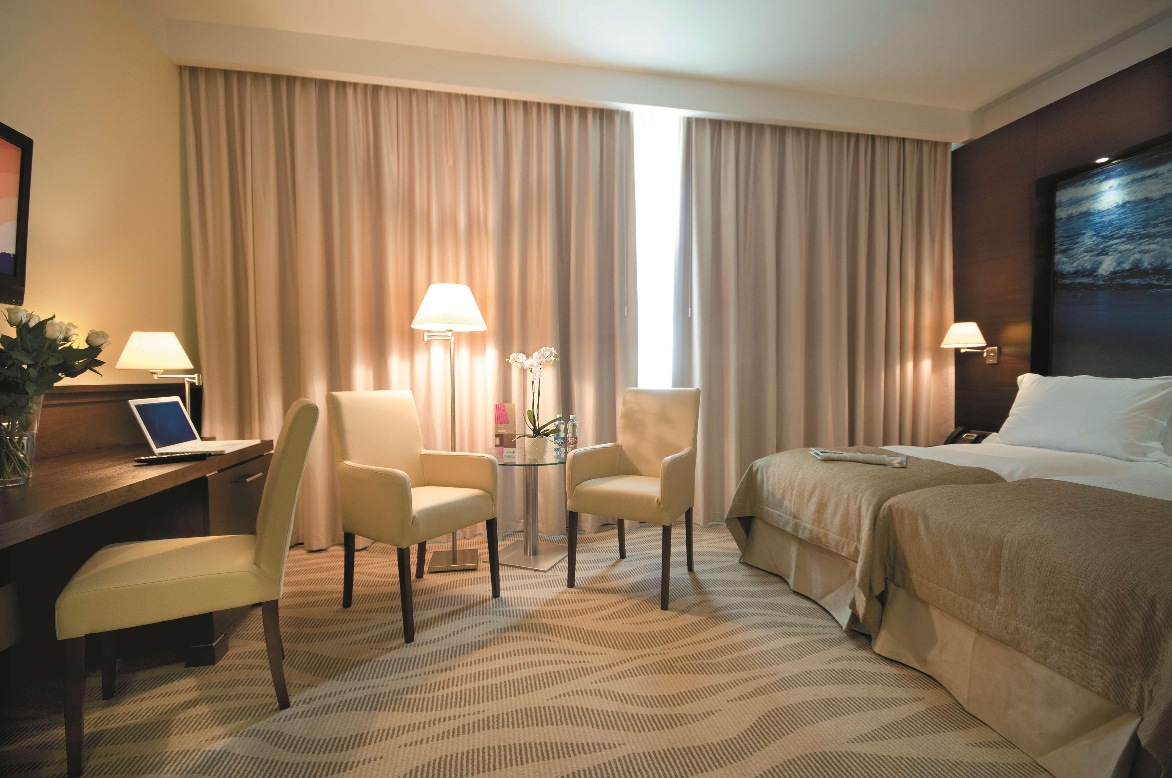 Khách sạn Radisson Blu Hotel,