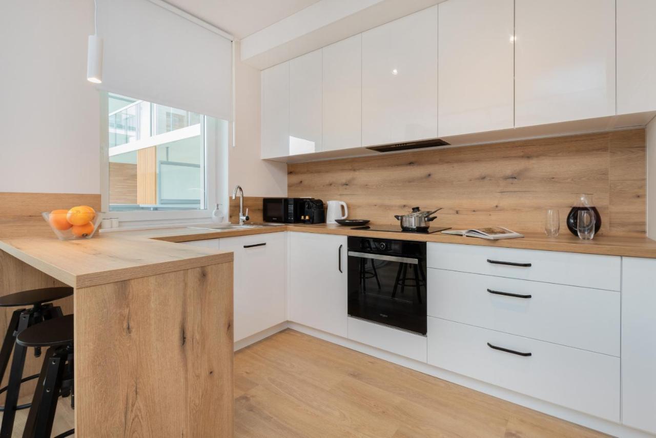 Apartment Bright & Stylish With Balcony 1,5 Km To Main By Renters Danzig