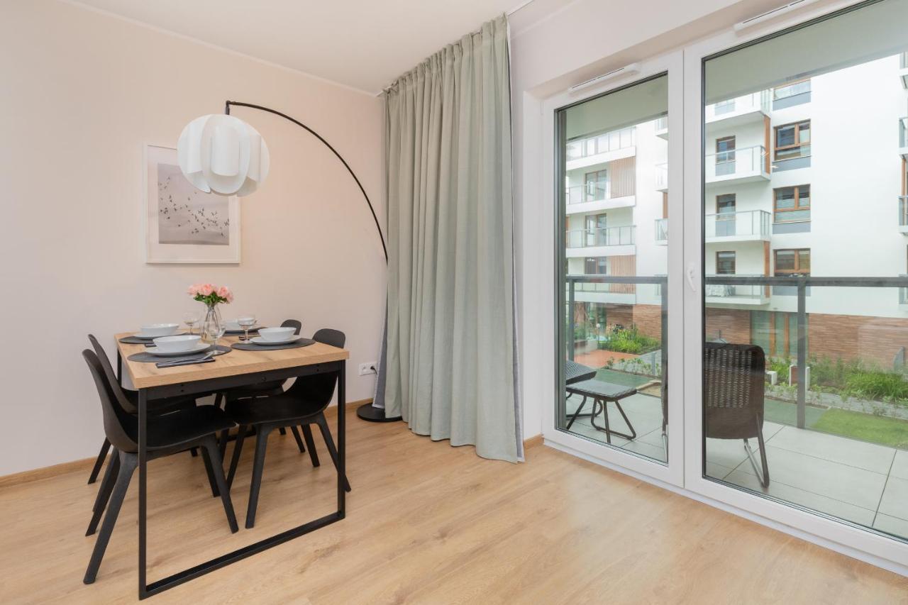 Apartment Bright & Stylish With Balcony 1,5 Km To Main By Renters Danzig
