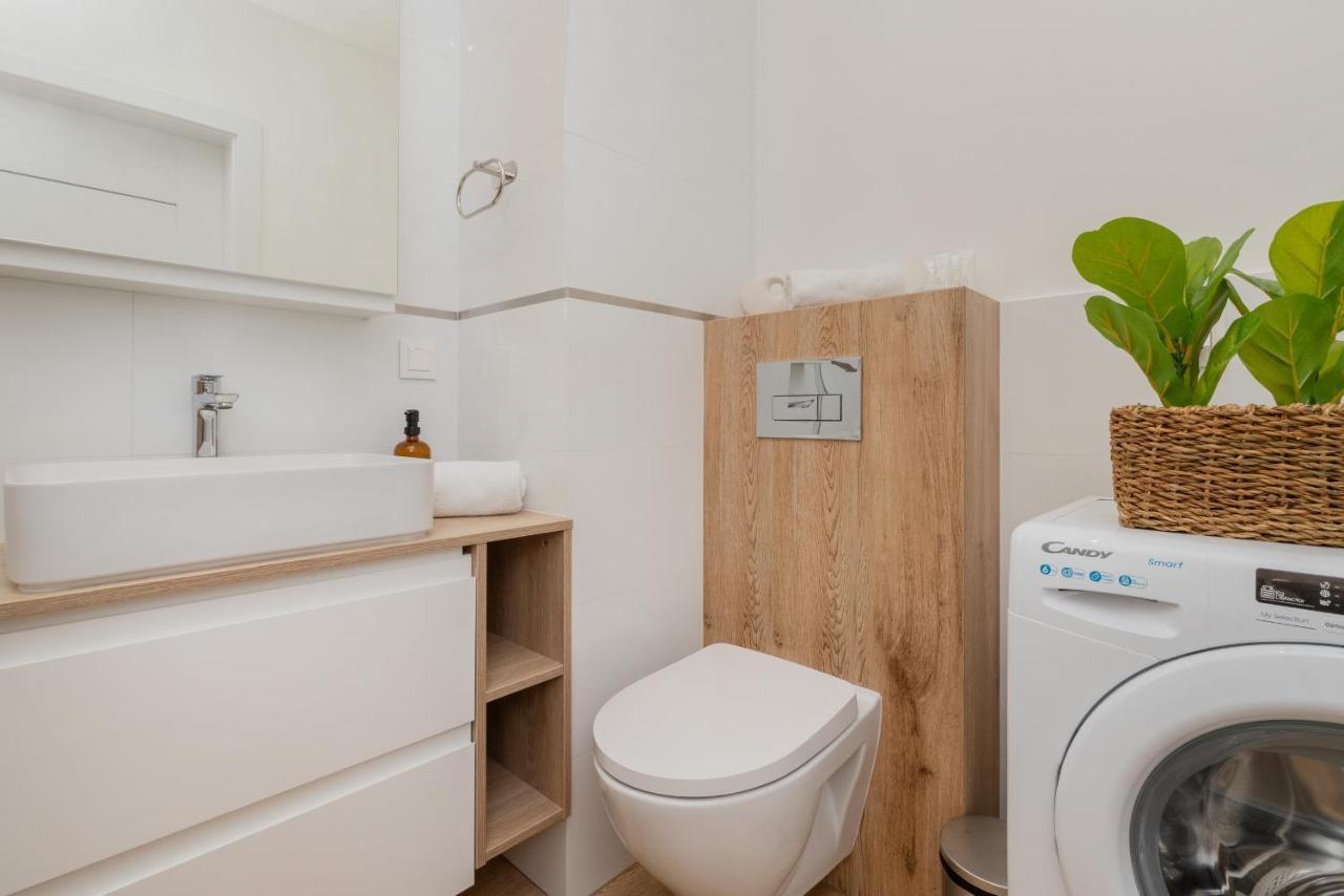 Bright & Stylish With Balcony 1,5 Km To Main By Renters Apartment Danzig
