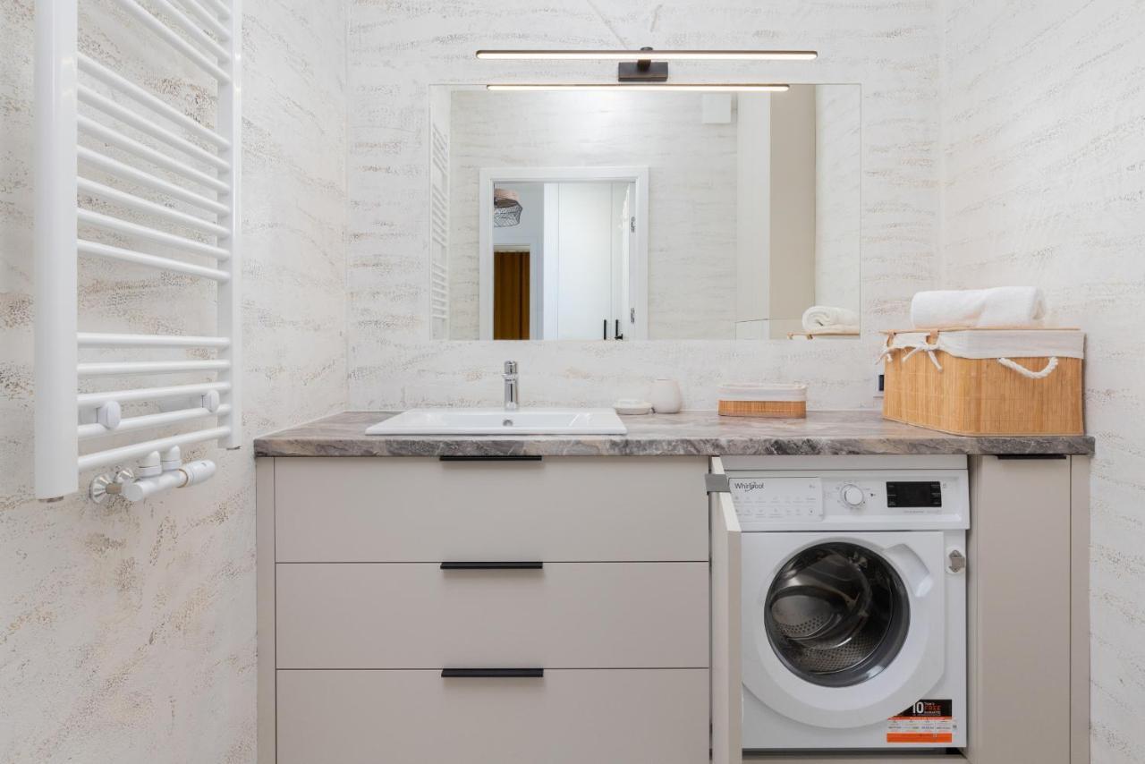 Srodmiescie Angielska Grobla With Free Parking By Renters Apartment *