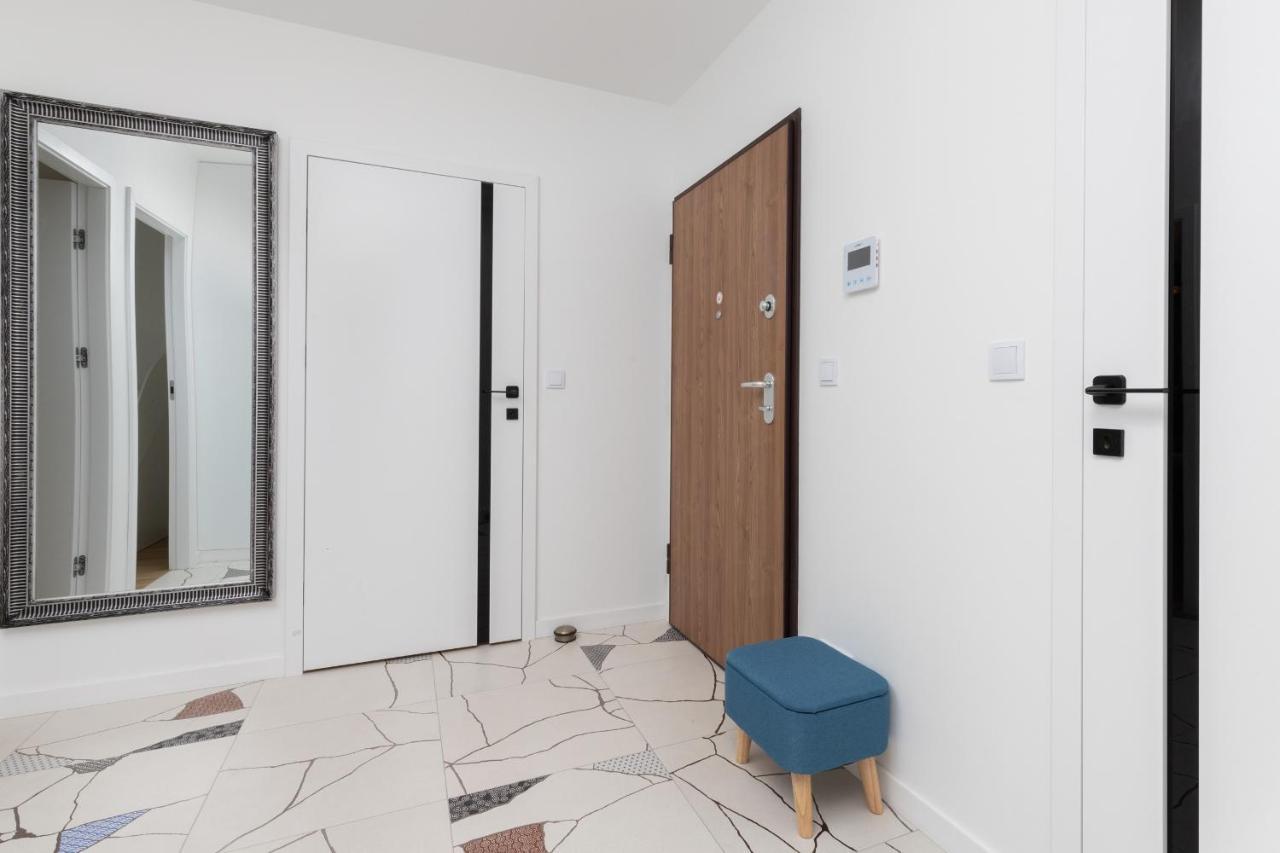Srodmiescie Angielska Grobla With Free Parking By Renters Apartment