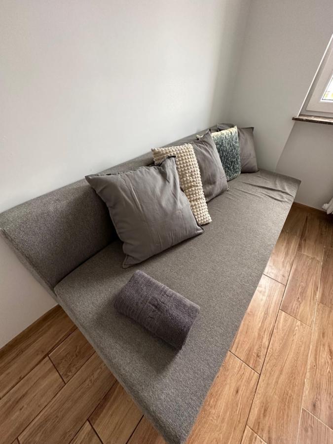 Rooms4less *