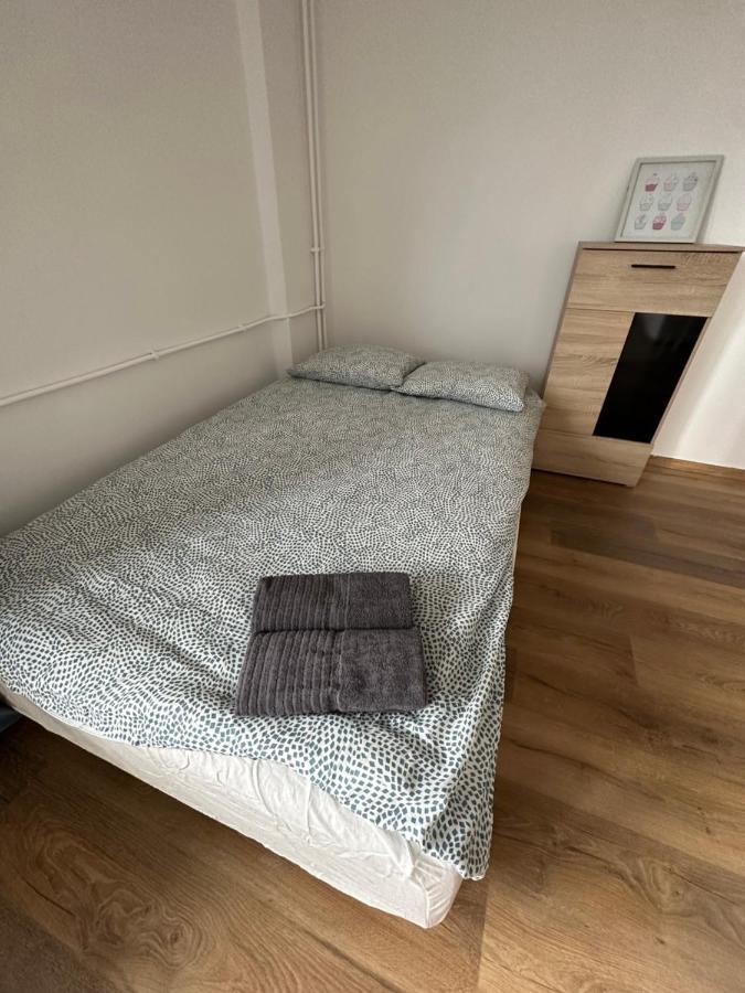 Rooms4less Guest house *