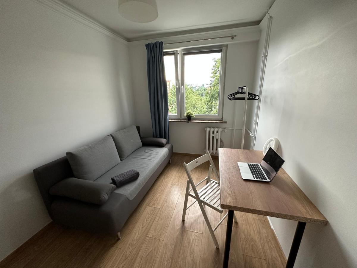 Rooms4less *