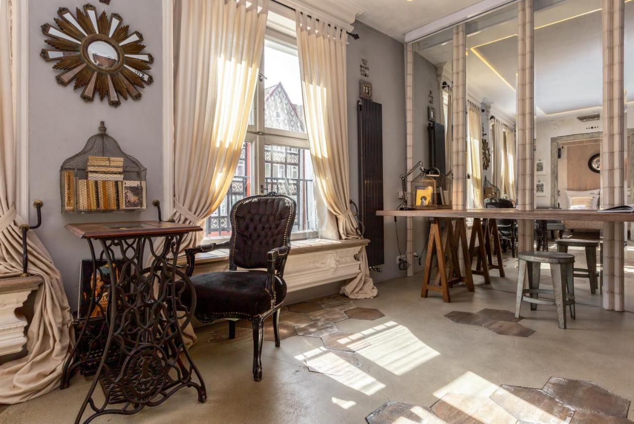 Old Town Paradise Lost By Downtown Apartment
