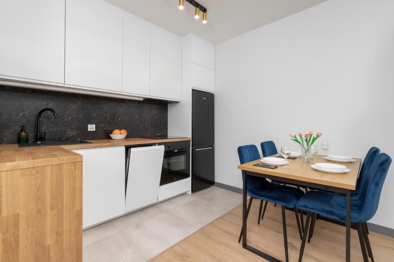 Apartment Starowiejska With Balcony & Parking Next To Arena Stadium By Renters *