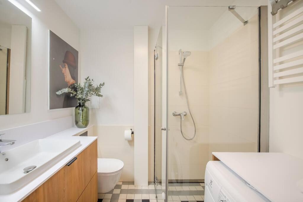 Cityscape Haven: Urban Retreat * Danzig