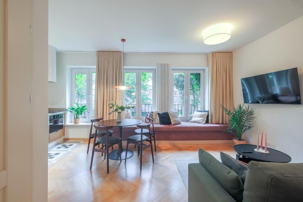 Cityscape Haven: Urban Retreat Gdansk