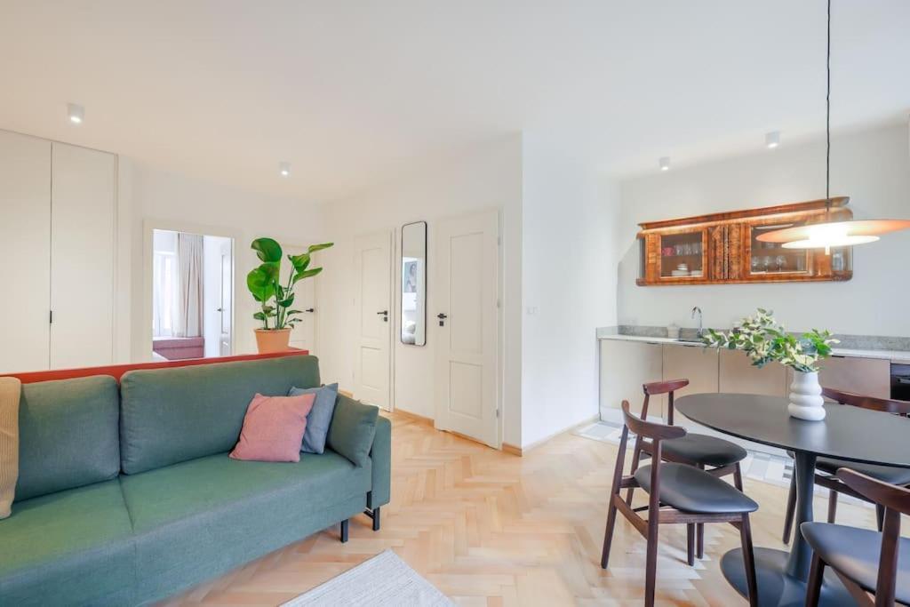 Apartment Cityscape Haven: Urban Retreat *