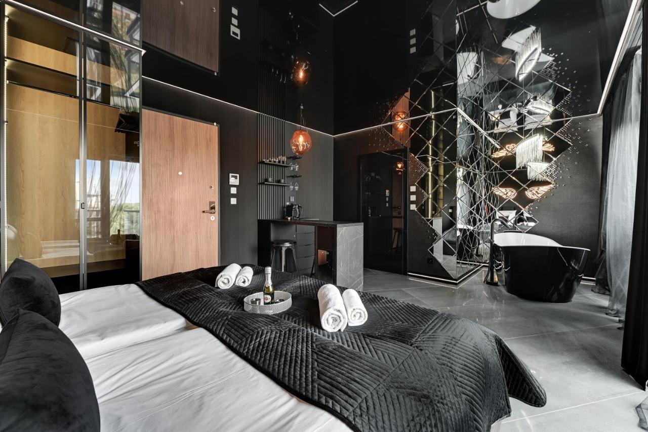Hollywood Jacuzzi By Downtown *