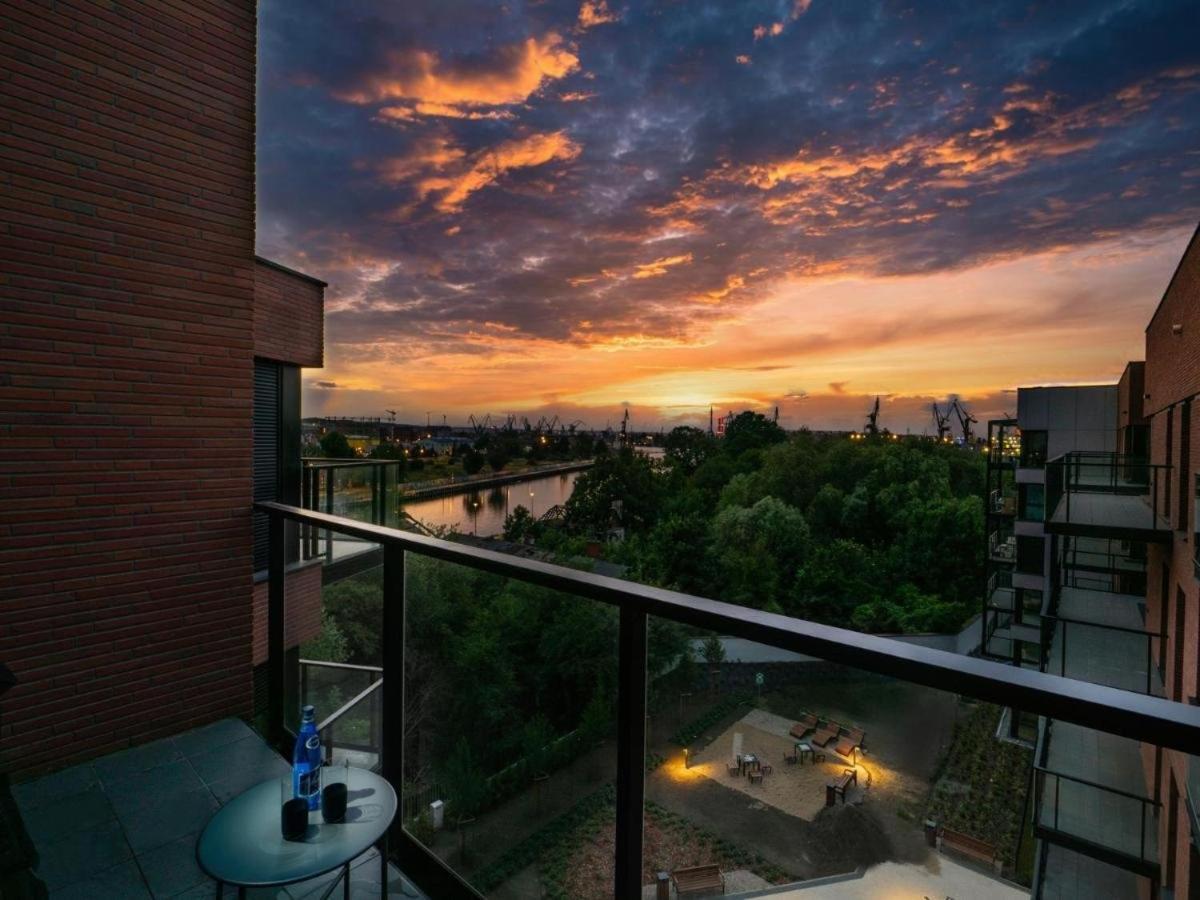 Hollywood Jacuzzi By Downtown *