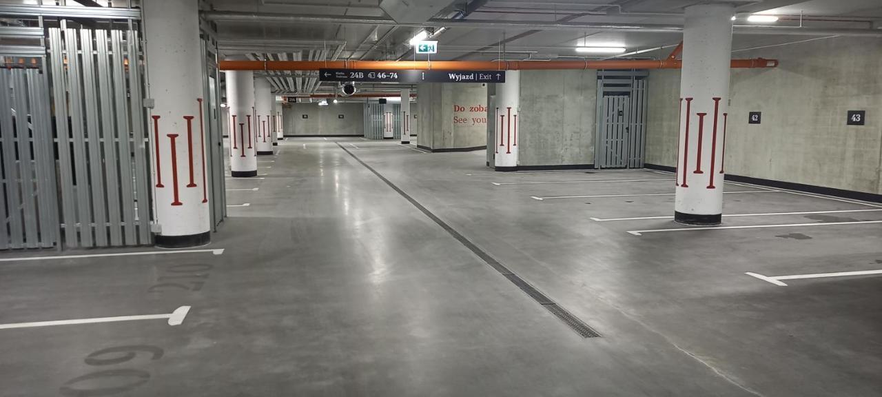 Doki Living & Foodhall Apartment Gdansk