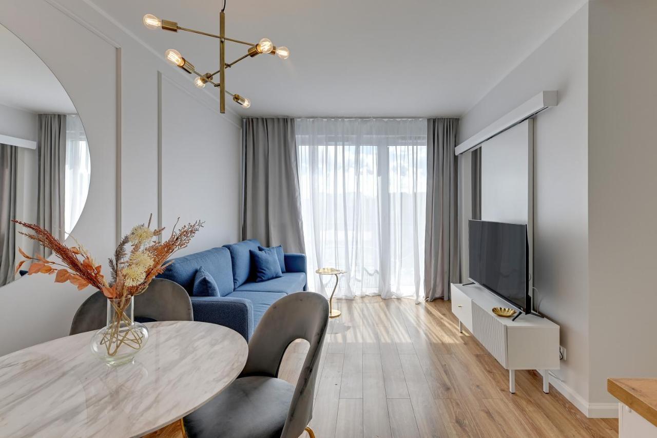 Downtown Niepolomicka Apartment Gdansk