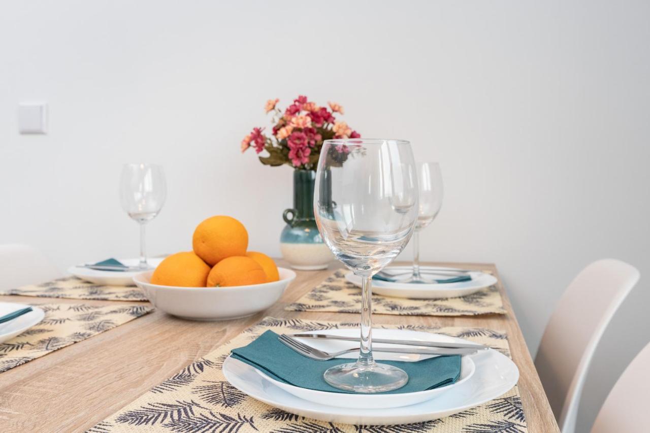 Park De Gaulle Wrzeszcz By Renters Apartment *
