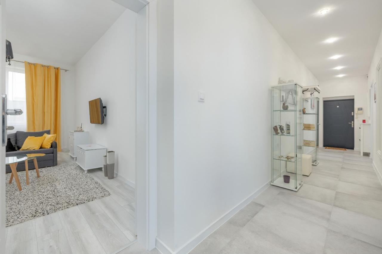 Spacious Grunwaldzka 77 Wrzeszcz By Renters Apartament
