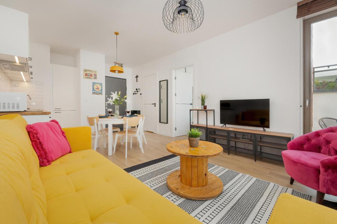 Cheerful Lesmiana Garnizon Estate By Renters