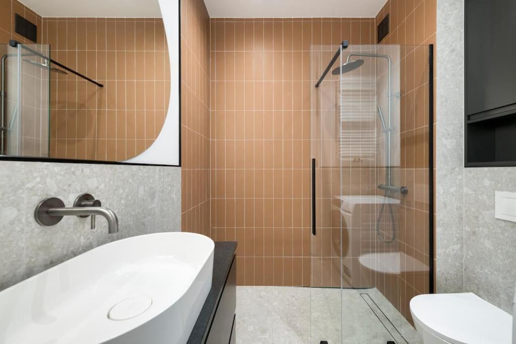New Located Near The Old Town Apartment *