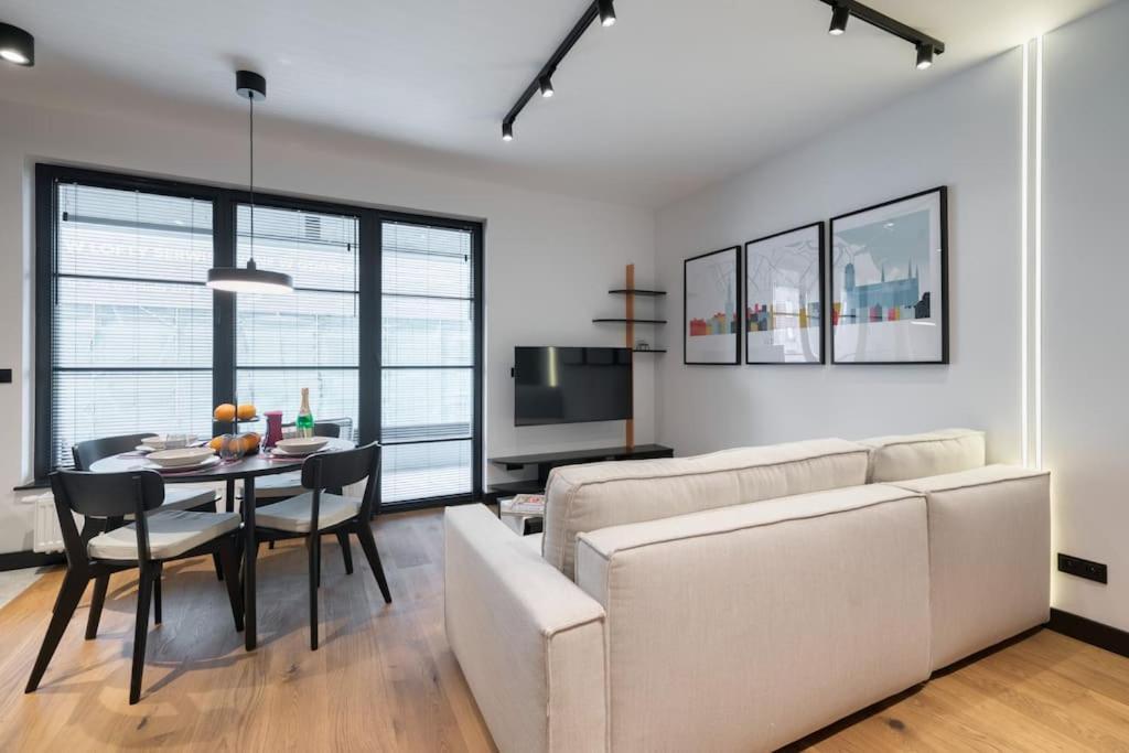 New Located Near The Old Town Apartment *