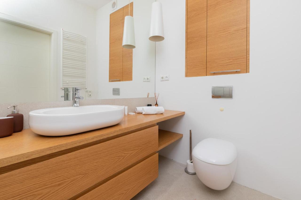 Neptun Park Spacious 3-bedroom By Renters Apartment *
