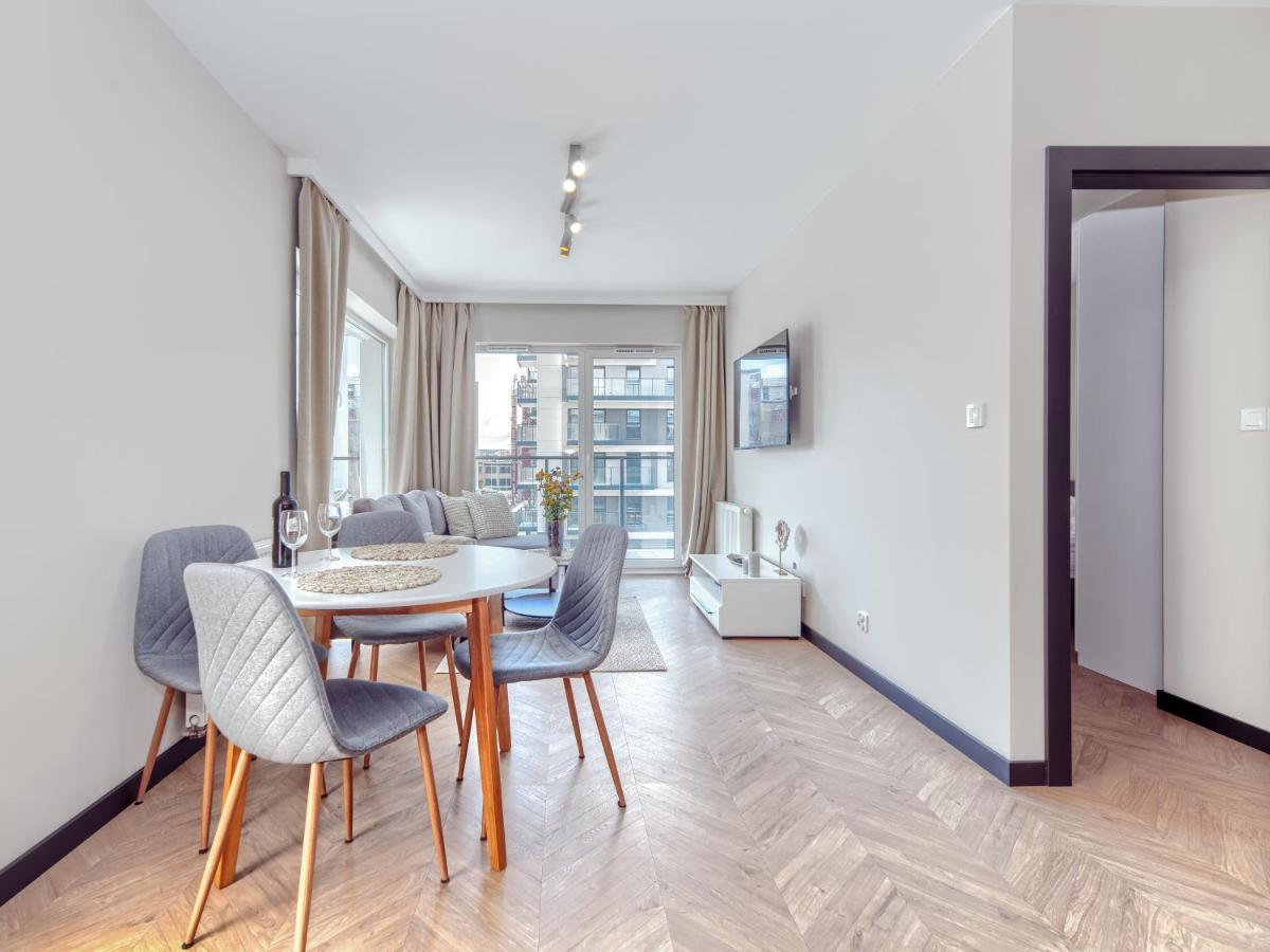Modern Business - Balcony, Parking - By Rentujemy Apartamento