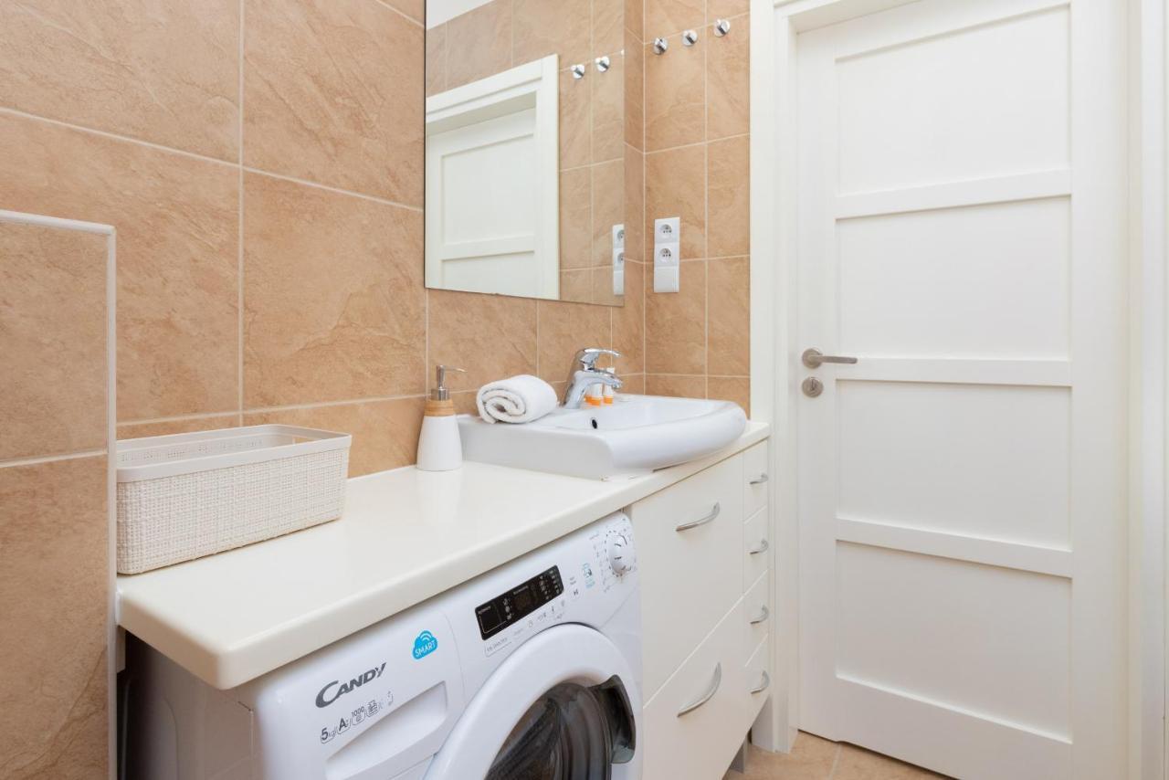 Remote Work Friendly With 1 Bedroom In Gdansk-wrzeszcz By Renters Lägenhet