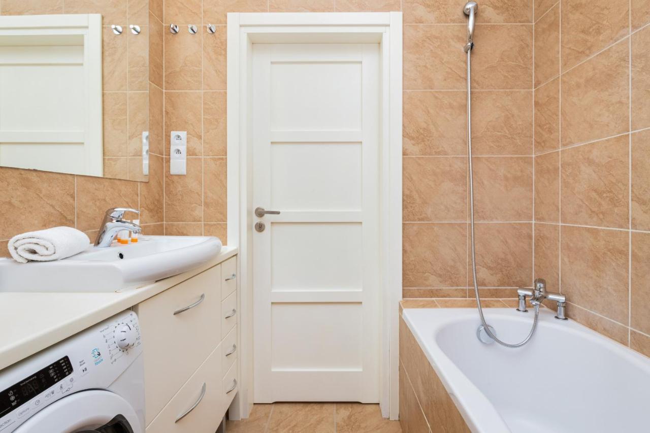 Remote Work Friendly With 1 Bedroom In Gdansk-wrzeszcz By Renters Apartment