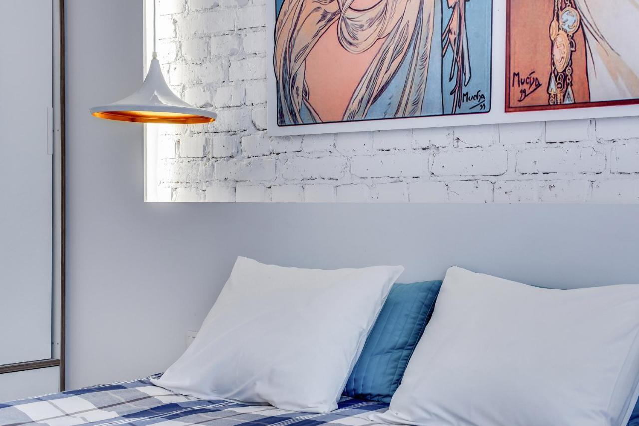 Apartment Blue Mandarin Solidarity Square