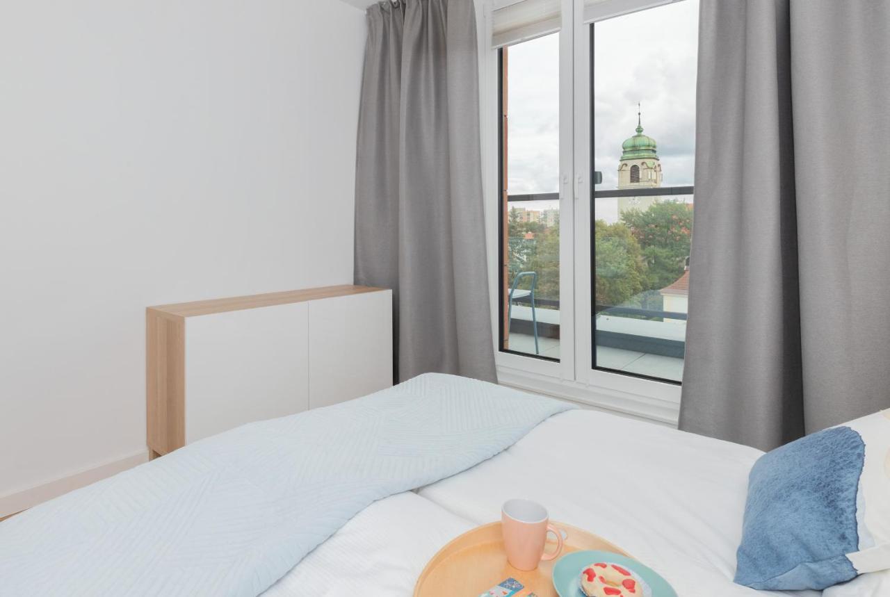 Apartment Bright & Trendy With Balcony By Renters