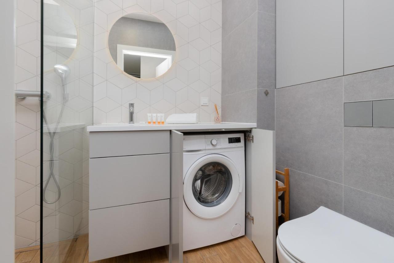 Bright & Trendy With Balcony By Renters Apartment Gdansk