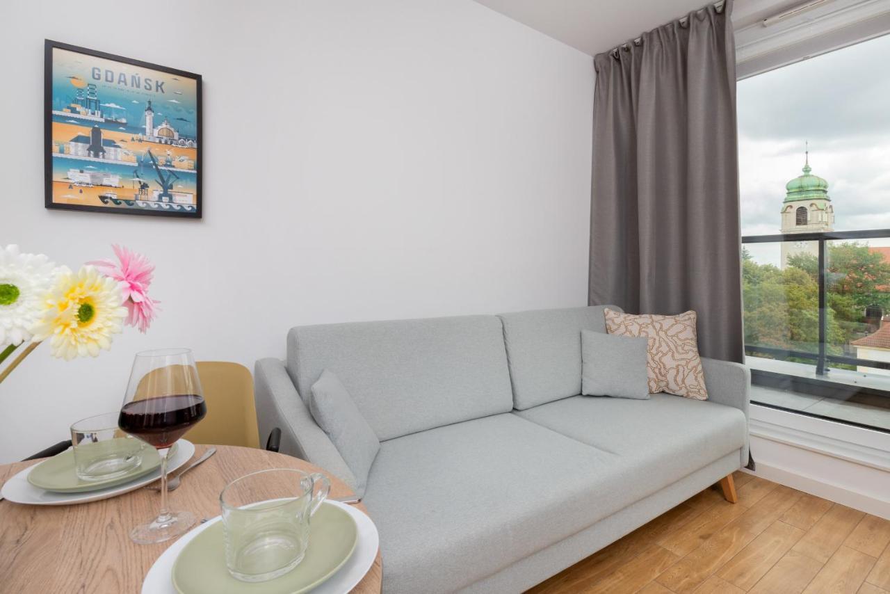 Bright & Trendy With Balcony By Renters *