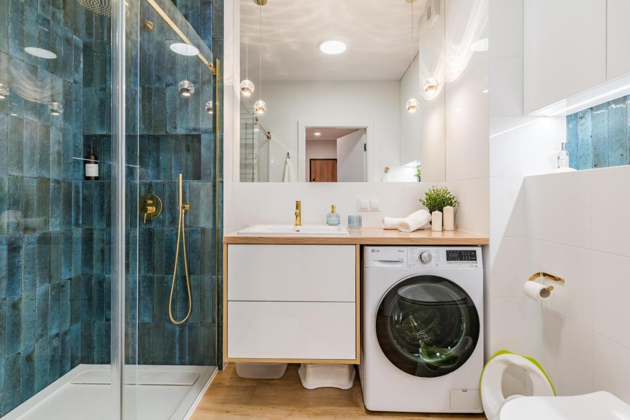 Golden Reagan By Aparo - Nowy Apartament, Winda, Lozeczko Turystyczne, Plaza 500m, Balkon, 2 Sypialnie Oraz Salon, Rowerownia, Biurko Leilighet