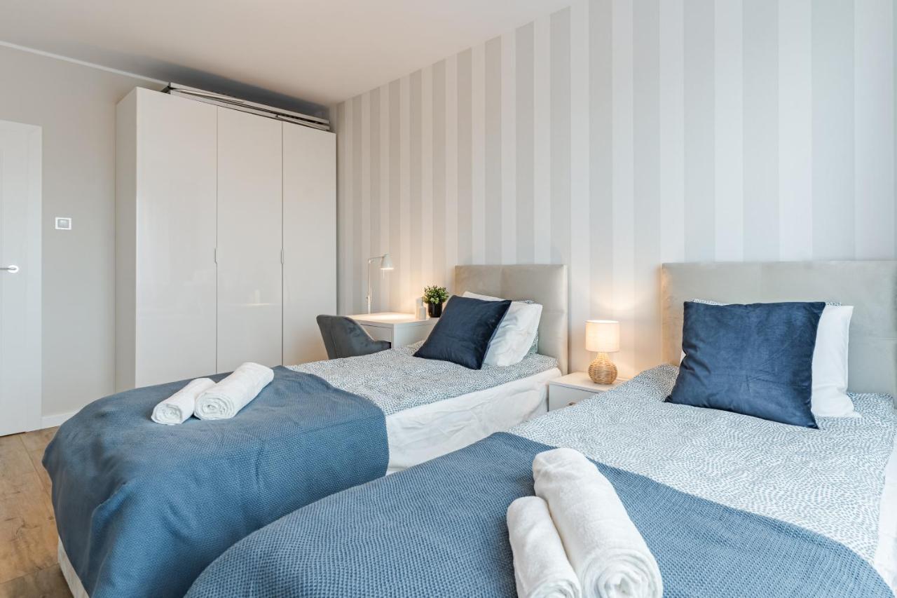 Leilighet Golden Reagan By Aparo - Nowy Apartament, Winda, Lozeczko Turystyczne, Plaza 500m, Balkon, 2 Sypialnie Oraz Salon, Rowerownia, Biurko Gdańsk