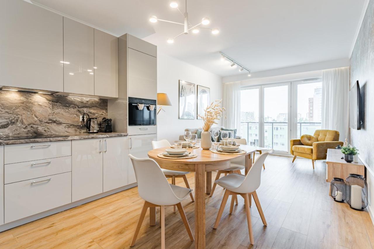 Golden Reagan By Aparo - Nowy Apartament, Winda, Lozeczko Turystyczne, Plaza 500m, Balkon, 2 Sypialnie Oraz Salon, Rowerownia, Biurko Leilighet