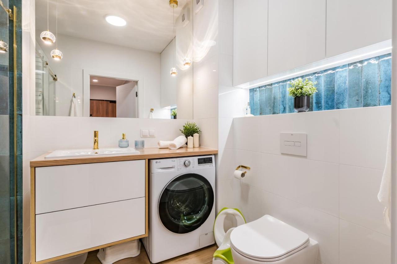 Golden Reagan By Aparo - Nowy Apartament, Winda, Lozeczko Turystyczne, Plaza 500m, Balkon, 2 Sypialnie Oraz Salon, Rowerownia, Biurko Leilighet