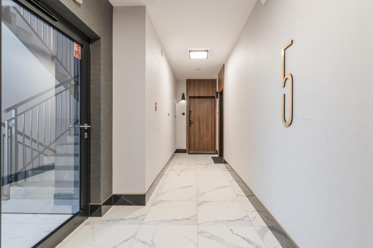 Golden Reagan By Aparo - Nowy Apartament, Winda, Lozeczko Turystyczne, Plaza 500m, Balkon, 2 Sypialnie Oraz Salon, Rowerownia, Biurko